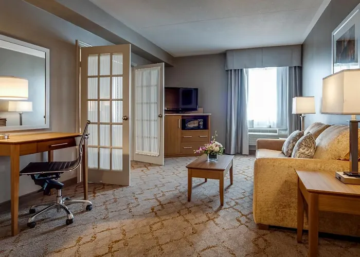 Deluxe Queen Suite