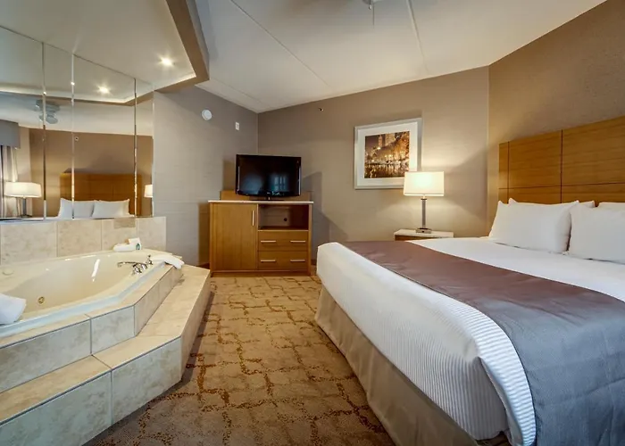 Deluxe Queen Suite