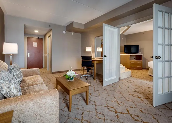 Deluxe Queen Suite